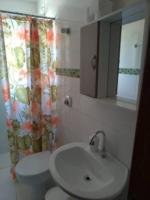 Casa Agradavel Em Camboriu Com Estacionamento No Patio Villa Exteriör bild